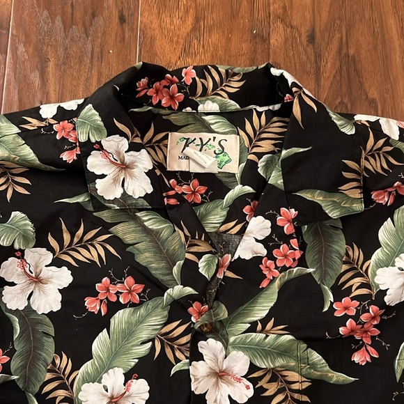 Vintage Men’s Hawaiian Button Up Shirt - Picture 2 of 6